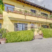 PORZIONE DI VILLA BIFAMILIARE CON BOX DOPPIO