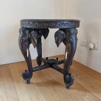 Tavolo birmano intagliato in legno duro