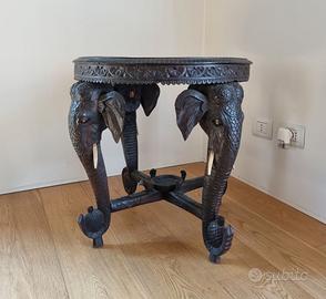 Tavolo birmano intagliato in legno duro