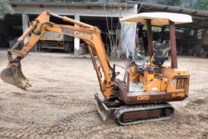 escavatore Case K13