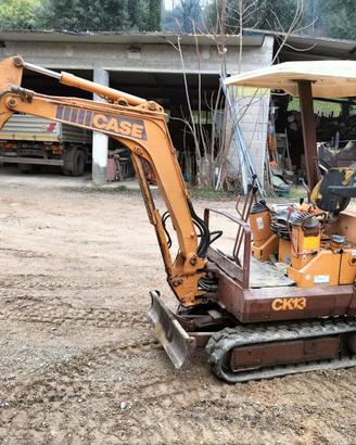 escavatore Case K13