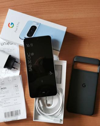 Google Pixel 8 Pro più accessori
