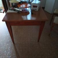 Tavolo in legno 