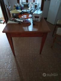 Tavolo in legno 