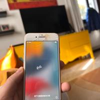 Iphone 8 gold 64gb con schermo danneggiato