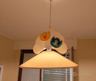 Lampadario, mensola e appendi abiti per camerina.