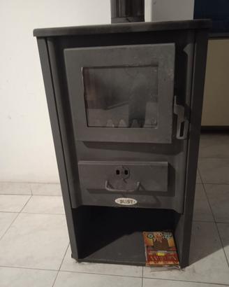 STUFA A LEGNA IN GHISA