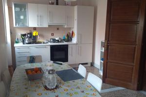 Ampia Camera in appartamento ristrutturato