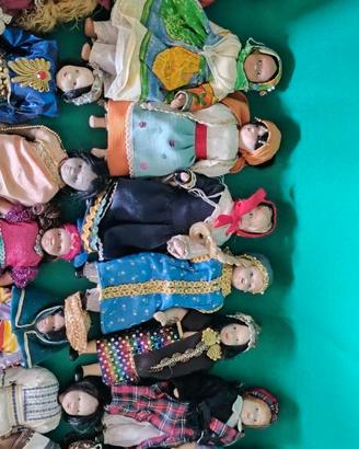 N. 22 Bambole del mondo  di porcellana