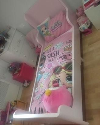 lettino ikea per bambina allungabile e mobiletto