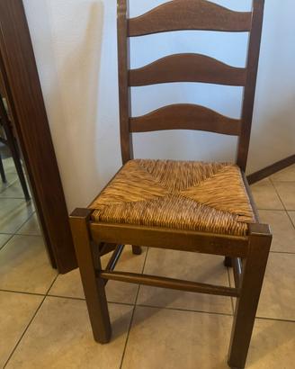 Otto sedie in legno