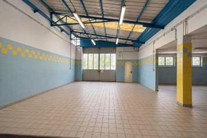 A DUE PASSI DAL CENTRO AMPIO MAGAZZINO