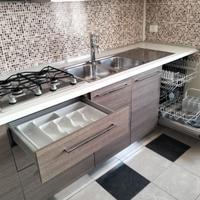 cucina completa di elettrodomestici pari al nuovo