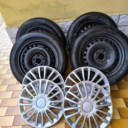 Cerchioni con copricerchioni e gomme