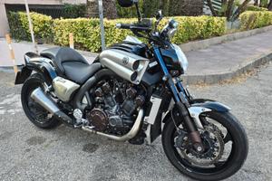 Yamaha VMAX 1700 Akrapovic