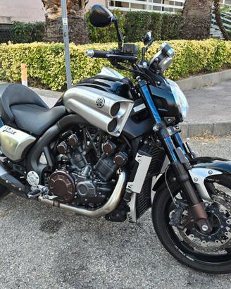 Yamaha VMAX 1700 Akrapovic