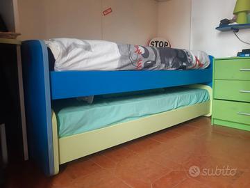 Coppia di letti completi sopra e sotto