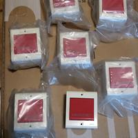 Scatole con pulsanti di emergenza  da parete AVE