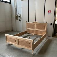 Letto matrimoniale in legno al grezzo