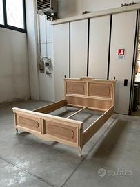 Letto matrimoniale in legno al grezzo