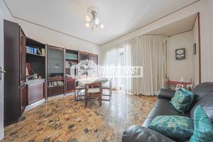 Ampio bilocale con doppio balcone