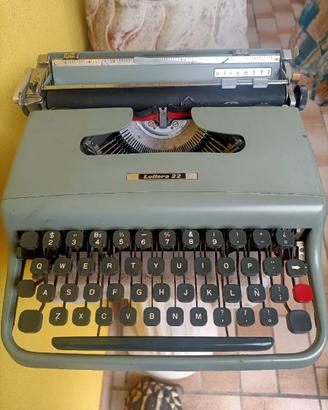 Macchina da scrivere vintage Olivetti lettera 22