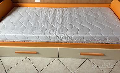 Letto singolo in legno da mobilificio con cassetto