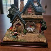 casetta fiabesca con orologio
