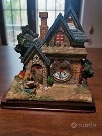 casetta fiabesca con orologio