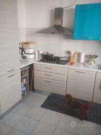 cucina completa di elettrodomestici