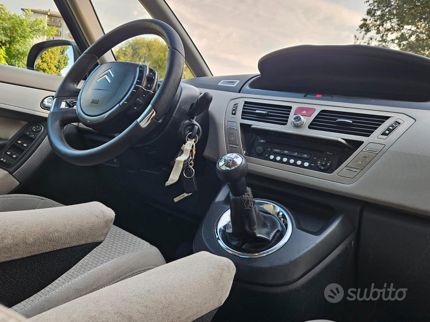 Citroen C4 Picasso 2010 photo 2