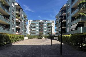 Appartamento di 145 m² con 4 locali e box auto a S