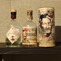 BOTTIGLIE VUOTE DI RUM COME DA FOTO