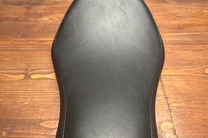 Sella Harley Davidson 883