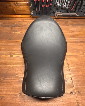 Sella Harley Davidson 883