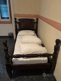 struttura letto di legno e materasso con rete