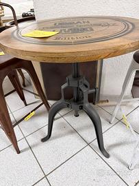 Nuovo tavolo o tavolino bar regolabile in altezza