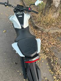 Honda cb125r