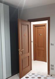 Set di Porte in Legno Massello di Noce Pregiato