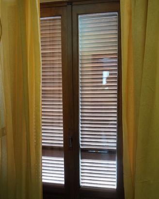 BALCONE E PERSIANA IN LEGNO MASSELLO ROVERE