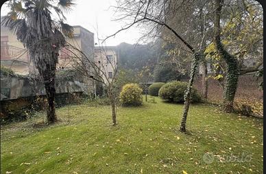 Indipendente con giardino e box auto