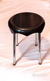 sgabello vintage in bachelite e gambe in acciaio
