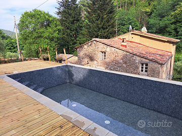 Last Minute rustico colline Lucca piscina 14 posti