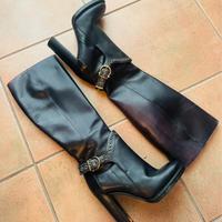 Stivali con tacco Ferragamo