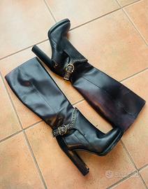 Stivali con tacco Ferragamo