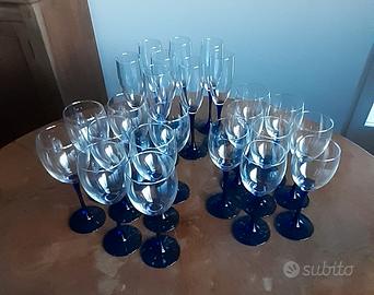 Bicchieri a calice con stelo blu cobalto 