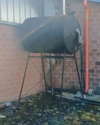 Cisterna per gasolio con pistola