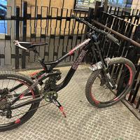 DH commencal supreme race