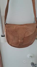 borsetta a tracolla in pelle scamosciata 