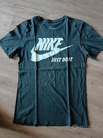 T-shirt Nike